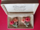 Vintage Kitch Anciennes Boucles D'oreille Clips Fleurs Roses Dans Leur Boîte D'origine H. Dellery Orléans - Boucles D'oreilles