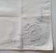 Ancien Mouchoir Avec Broderies - Handkerchiefs