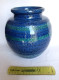 Vase En Céramique émaillée Bleue à Motifs Géométriques Aldo Londi Pour Bitossi Italie Années 60. - Vasi