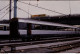 Photo Diapo Diapositive Slide Train Wagon Voiture SNCF 1èCl Camion BRICO MARCHE Sur Pont Le 12/06/1996 VOIR ZOOM - Diapositives