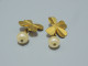 -2 BOUTONS De MANCHETTES Ou De COL TREFLES Dorés & Perles Nacrées CHANEL 93 A   E - Other & Unclassified