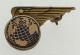 Pan American Airlines. Pan Am. Broche D'employé En Or 10k.   5 Ans De Service. A Partir De 1935. By Balfour - Tarjetas De Identificación De La Tripulación