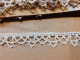 DENTELLE Ancienne GALON Bordure Crochet / 4.30 M X 15 Mm  De Large / COUTURE MERCERIE - Pizzi, Merletti E Tessuti