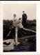 Carte Photo De 2 Femmes Et Un Homme Perchés Sur Des Poteaux De Bois - Généalogie