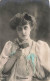FANTAISIE - Femme - Robinne - Reutlinger Paris - Jeune Femme Avec Un Minuscule Livre - Colorisé - Carte Postale Ancienne - Frauen
