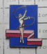 918B Pin's Pins / Beau Et Rare / SPORTS / GYMNASTIQUE RYTHMIQUE ET SPORTIVE GRS RUBAN - Gymnastik