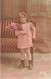 ENFANTS - Petite Fille En Robe Rose Avec Des Fleurs - Fantaisies - Colorisé - Carte Postale Ancienne - Altri & Non Classificati