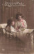 ENFANTS - Deux Petites Filles - A Défaut De Coûteux Bijoux- Carte Postale Ancienne - Altri & Non Classificati