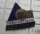 316A  Pin's Pins / Beau Et Rare / INFORMATIQUE / UNIX NOVELL EUROPE BUREAU INFORMATIQUE - Informatik