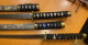 Delcampe - Deux épées Déco Japonaises (katanas) Sont Gris-noir. L'Europe. M1960 (H266). - Armes Blanches