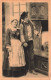 COUPLE - Autour Des Lits-Clos - Entrée Dans La Chambre Nuptiale - Carte Postale Ancienne - Parejas