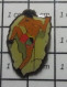 1012B  Pin's Pins / Beau Et Rare / SPORTS / ALPINISME ESCALADE - Alpinismus, Bergsteigen