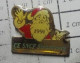 712E Pin's Pins / Beau Et Rare / NOEL / PERE NOEL CE SNCF STRASBOURG - Christmas