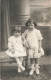 ENFANTS - Deux Soeurs En Petites Robes - Carte Postale Ancienne - Gruppen Von Kindern Und Familien