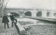 PARIS   ( Berges De La Seine  )  AGENTS DE LA BRIGADE - La Seine Et Ses Bords