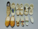 - LOT De  11 SABOTS CHAUSSURES MINIATURES PORCELAINE 1 RESINE OBJETS VITRINE  E - Autres & Non Classés