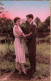 COUPLE - Un Couple Dans Le Jardin - Colorisé - Carte Postale Ancienne - Couples