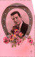 FANTAISIES - Un Homme Tenant Un Bouquet De Fleurs Dans Un Fer à Cheval - Colorisé - Carte Postale Ancienne - Hommes