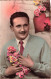 FANTAISIES - Un Homme Tenant Un Bouquet De Fleurs - Colorisé - Carte Postale Ancienne - Uomini