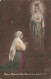 RELIGIONS ET CROYANCES - Un Femme Priant à Notre Dame De Lourdes - Colorisé - Carte Postale Ancienne - Santi