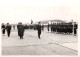 Aviation - 2 Photos Anciennes - Général Officier Passant En Revue Troupes Armée De L'air - Avion Plane - 21 Février 1959 - 1946-....: Modern Era