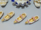 -LOT MINIATURES PORCELAINE LANGEAIS 1 PANIER & 4 Sabots + 5 Chaussures Vitrine  E - Otros & Sin Clasificación