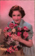 FANTAISIES - Une Femme Tenant Un Bouquet De Fleurs - Colorisé - Carte Postale Ancienne - Donne