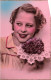FANTAISIES - Une Femme Tenant Un Bouquet De Fleurs - Colorisé - Carte Postale Ancienne - Mujeres