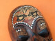 Delcampe - Masque à Suspendre  Africain / Tribal  Bois Sculpté Incrusté De Nacre - African Art