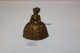 Delcampe - C115 Mini Cloche En Forme De Demoiselle Bronze Ou Autre - Campanas