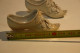C118 Ancienne Paire De Chaussure En Faience - Porcelaine - Naissance - Hausrat