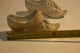 C118 Ancienne Paire De Chaussure En Faience - Porcelaine - Naissance - Mobili