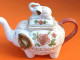 Théière  Porcelaine Blanche à Décor De Pivoines  Forme éléphant - Theepot