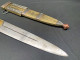 SUPERBE COUTEAU AFRICAIN TOUAREG, , ANNEES 60, EN LAITON MASSIF ORNE DE CUIVRE ET FER BLANC - Armes Blanches