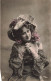 MODE - Femme Avec Une Robe à Manches Crépées - Dentelle -Coiffure Ornée De Fleurs  - Carte Postale Ancienne - Moda