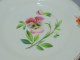 Delcampe - -4 ASSIETTES PORCELAINE De PARIS UNE PENSEE Au CENTRE 4 FLEURS Sur L'aile    E - Andere & Zonder Classificatie