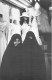 SYGMA PHOTOGRAPHE DE GUERRE CHRISTINE SPENGLER - LA FEMME EN IRAN - Devant Une Boutique De Mariage CPM  1979 - Andere & Zonder Classificatie