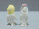 -2 BELLES ANCIENNES DEMI FIGURINES AU CHAPEAU PORCELAINE DEUTSCHLAND VITRINE    E - Other & Unclassified