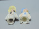 Delcampe - -2 BELLES ANCIENNES DEMI FIGURINES AU CHAPEAU PORCELAINE DEUTSCHLAND VITRINE    E - Andere & Zonder Classificatie