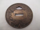 Superbe  Tsuba  Japonais En Bronze  Diametre  75 Mm Sur 70 Mm 120 Gr - Armes Blanches