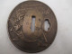Superbe  Tsuba  Japonais En Bronze  Diametre  75 Mm Sur 70 Mm 120 Gr - Armes Blanches