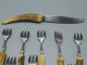 Delcampe - -COUTEAU à FROMAGE 12 PETITES FOURCHETTES PHILIPPE CAPELLE MANCHES BOIS CERF   E - Forks