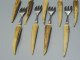 Delcampe - -COUTEAU à FROMAGE 12 PETITES FOURCHETTES PHILIPPE CAPELLE MANCHES BOIS CERF   E - Forks