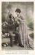 COUPLE -  Le Parfum Des Roses évoque Le Baiser - Un Homme Assis Un Un Banc - Parc - Carte Postale Ancienne - Paare