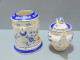 Delcampe - -BELLE TISANIERE THEIERE PORCELAINE Fleurs Feuilles Bleues Dorures Vitrine    E - Theepot