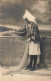 FANTAISIES - Une Femme Tenant Un Filet - Carte Postale Ancienne - Women