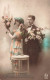 COUPLE - Serment D'Amour - Un Couple Faisant Un Arrangement Floral - Colorisé - Carte Postale Ancienne - Couples