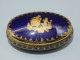 -JOLIE PETITE BOITE PORCELAINE LIMOGES BLEU DE FOUR MARQUIS MARQUISE FRISES OR   E - Limoges (FRA)