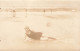 MODE - Une Fille En Tenue De Plage - Carte Postale Ancienne - Mode