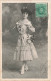 FANTAISIE - Femme - Jeune Femme Aux épaules Dénudée - Bouquet De Fleurs - Carte Postale Ancienne - Frauen